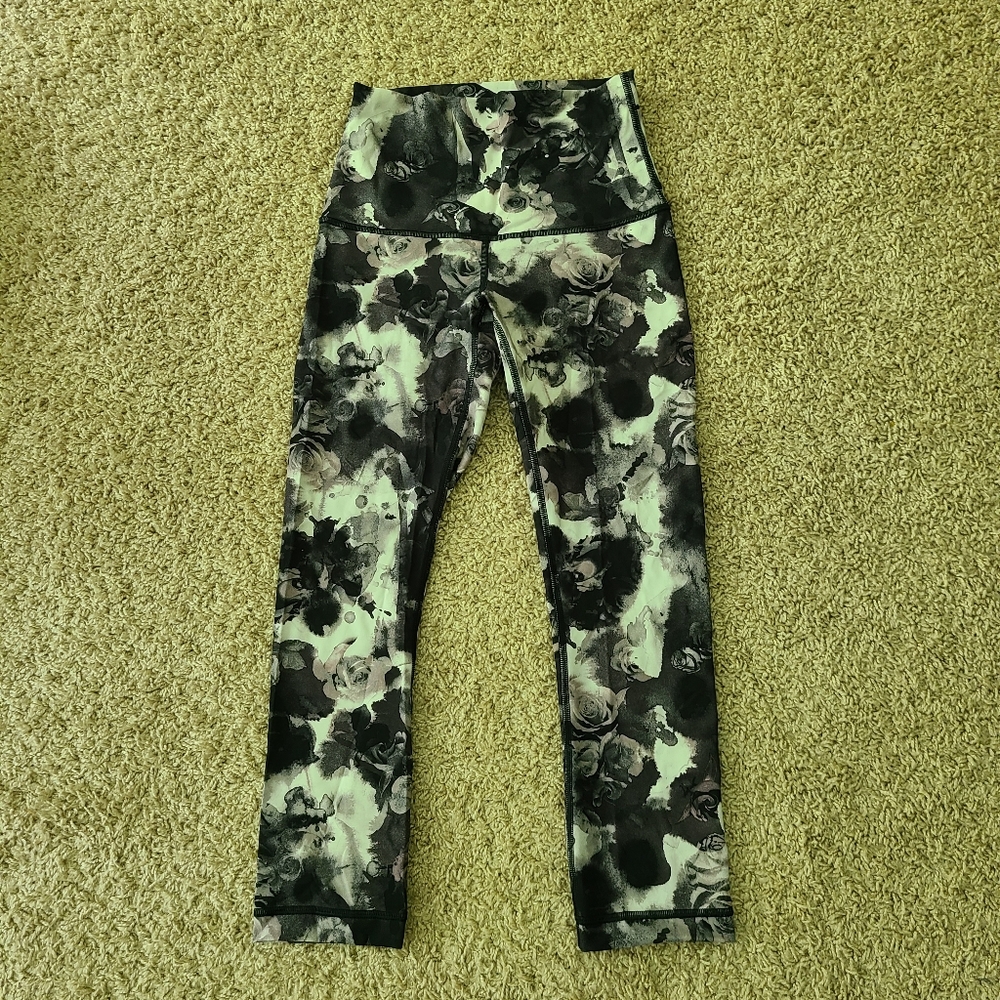 Lululemon crop leggings size 4